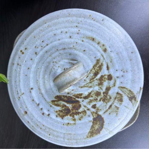 Signed Studio Pottery Lidded Casserole 10.5 Inch Stoneware Serving Dish Pristine - Picture 5 of 12